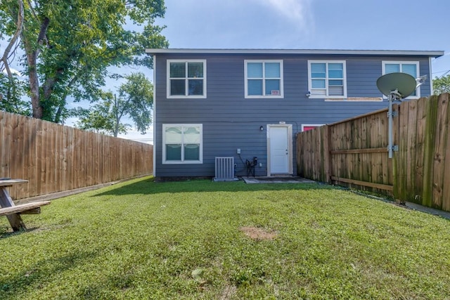8206 Bassett St, Houston, TX 77051 - back of property with a fenced backyard