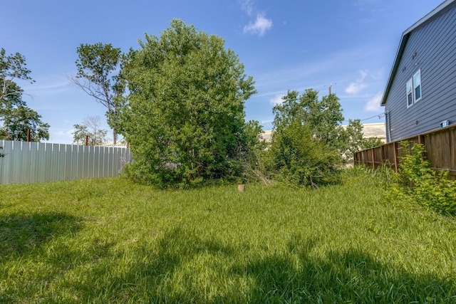 8206 Bassett St, Houston, TX 77051 - view of yard