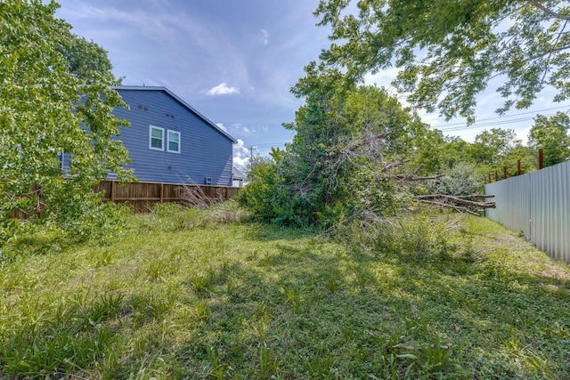 8206 Bassett St, Houston, TX 77051 - view of yard