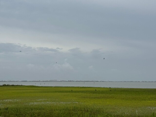 34 Tiki Dr, Tiki Island, TX 77554