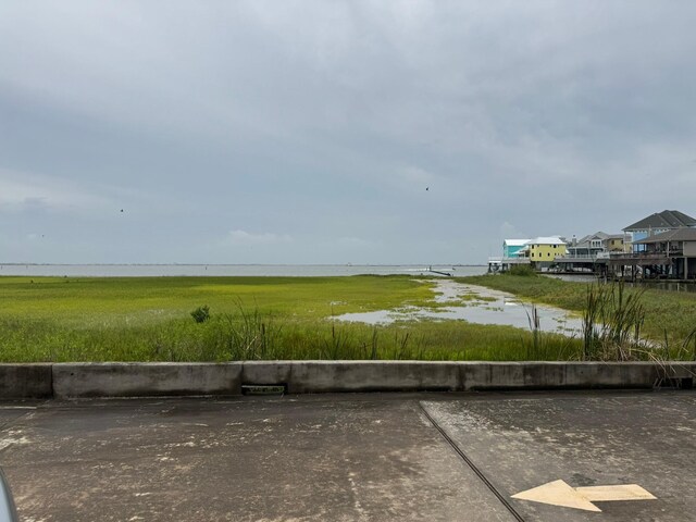 34 Tiki Dr, Tiki Island, TX 77554