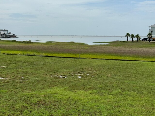 34 Tiki Dr, Tiki Island, TX 77554