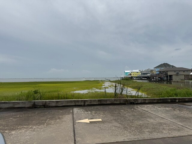 34 Tiki Dr, Tiki Island, TX 77554