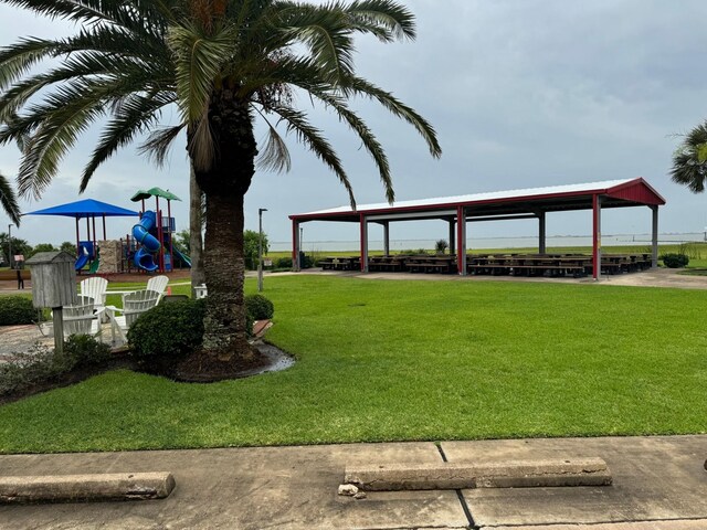 34 Tiki Dr, Tiki Island, TX 77554