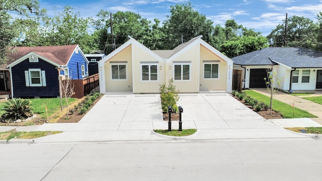 3453 Mainer St, Houston, TX 77021 - view of front of property with driveway