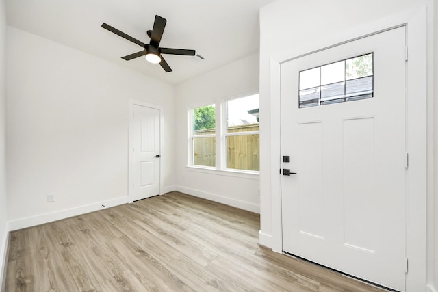 3453 Mainer St, Houston, TX 77021 - entrance foyer featuring light wood-style floors and a ceiling fan