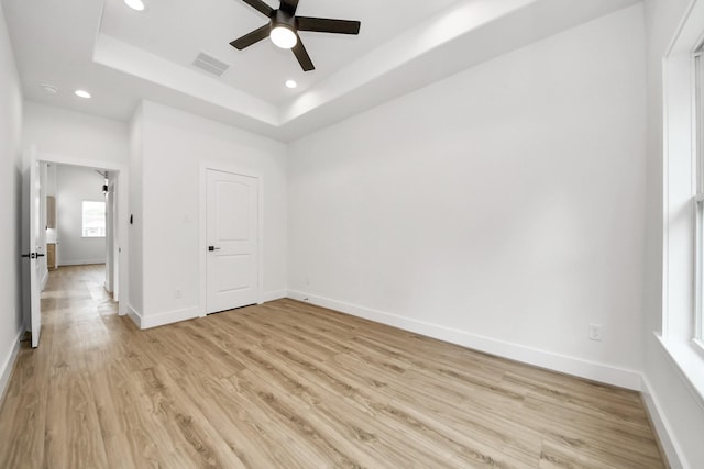 3453 Mainer St, Houston, TX 77021 - unfurnished room featuring a ceiling fan, a tray ceiling, light wood-type flooring, and recessed lighting