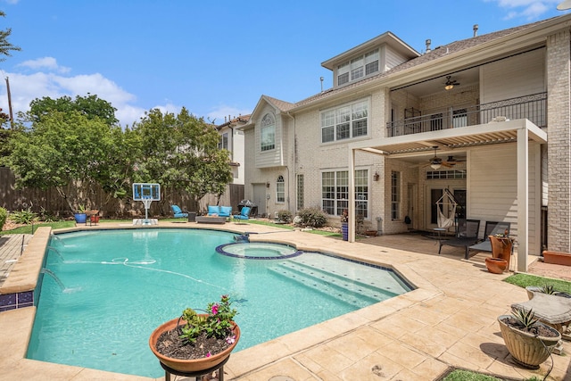 4925 Pine St, Bellaire, TX 77401 - view of pool featuring a ceiling fan, a fenced backyard, a pool with connected hot tub, and a patio area