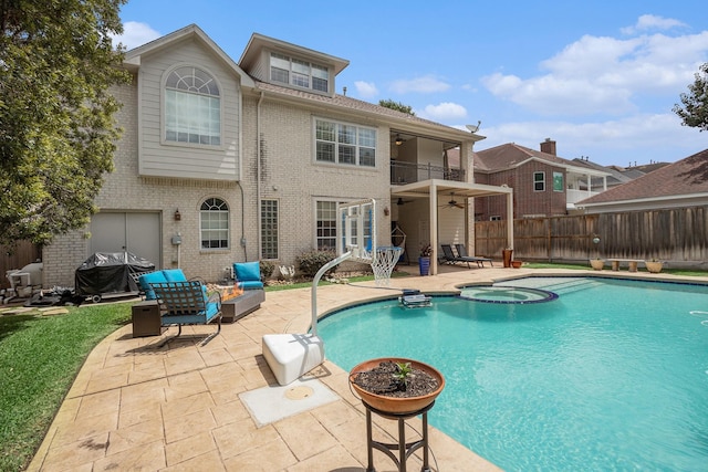 4925 Pine St, Bellaire, TX 77401 - view of swimming pool featuring ceiling fan, a patio, and a pool with connected hot tub