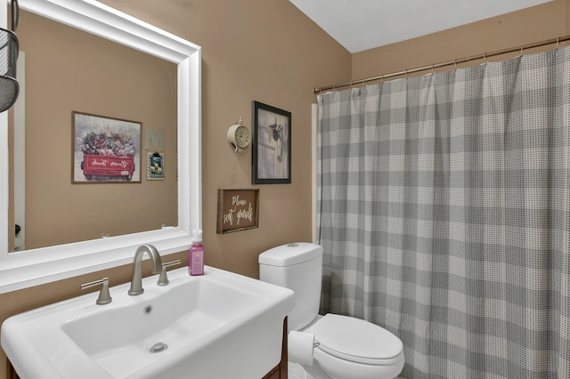 12626 Woodcreek Dr, Willis, TX 77318 - full bathroom featuring curtained shower and vanity