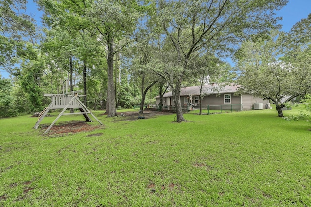 12626 Woodcreek Dr, Willis, TX 77318 - view of yard