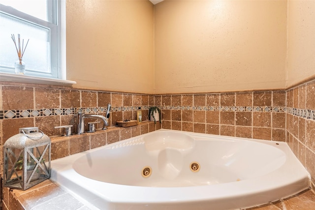 1417 S Heron Dr, Seabrook, TX 77586 - bathroom with a whirlpool tub