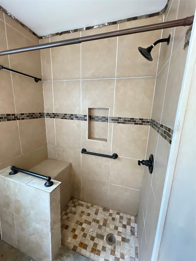 7539 Carothers St, Houston, TX 77028 - full bathroom with a tile shower