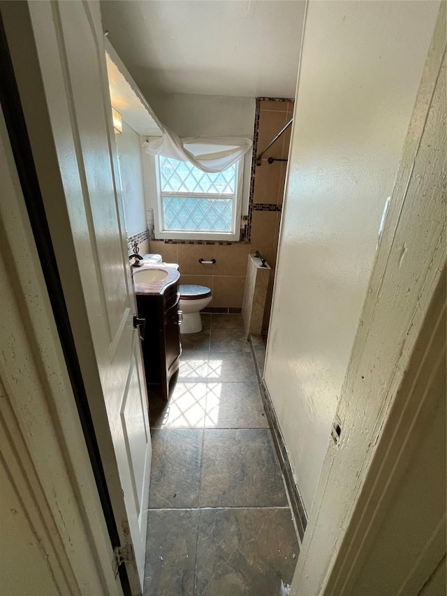 7539 Carothers St, Houston, TX 77028 - full bathroom featuring a shower and vanity