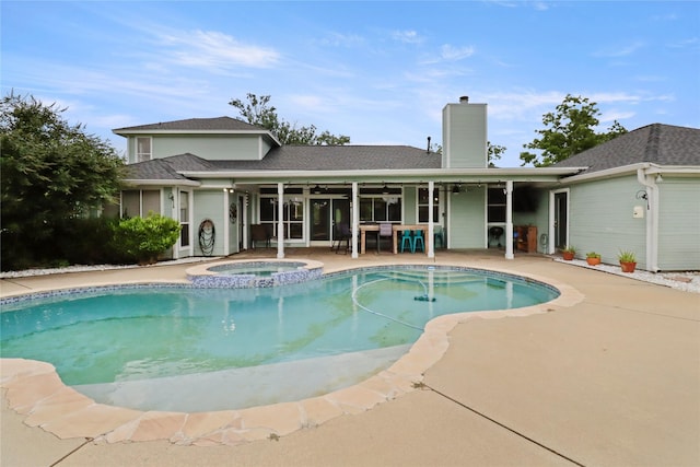 105 Sally Lake Ct, Angleton, TX 77515 - view of swimming pool featuring ceiling fan, a patio area, and a pool with connected hot tub