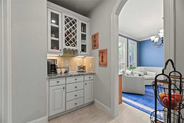 1002 Pleasant Pines Ln, Pinehurst, TX 77362 - indoor dry bar with arched walkways, backsplash, a chandelier, and ornamental molding