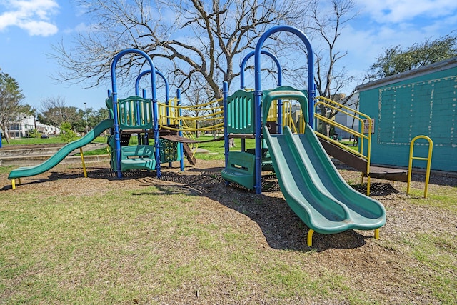 2919 Gillespie St, Houston, TX 77020 - community jungle gym with a yard