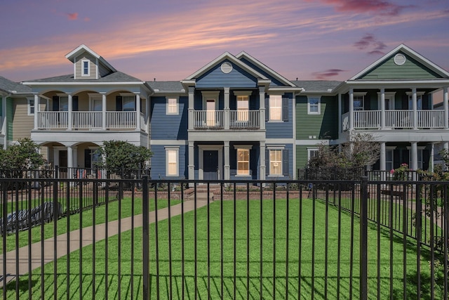 2919 Gillespie St, Houston, TX 77020 - view of front facade featuring a fenced front yard, a balcony, and a shingled roof