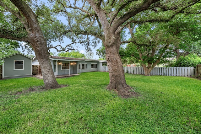 1908 Milam St, Columbus, TX 78934 - view of yard