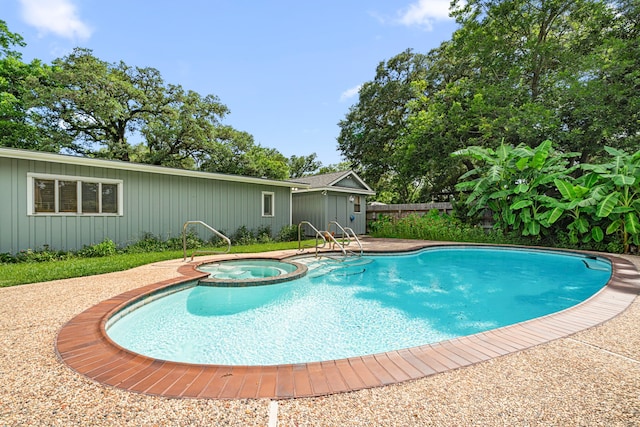 1908 Milam St, Columbus, TX 78934 - view of swimming pool featuring a pool with connected hot tub