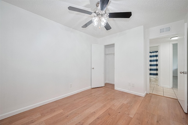511 Walston Ln, Houston, TX 77060 - unfurnished bedroom with light wood-style flooring, a textured ceiling, a closet, and ceiling fan