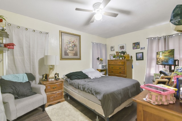 1732 Lynn Ln, Freeport, TX 77541 - bedroom featuring wood finished floors and a ceiling fan