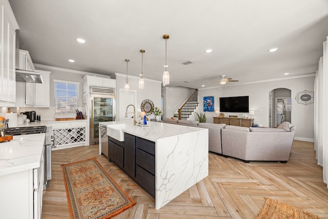 915 Bernard Meadows Dr, East Bernard, TX 77435 - kitchen featuring gas range, crown molding, recessed lighting, white cabinetry, and a ceiling fan