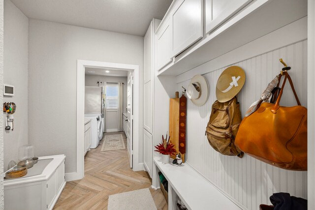 915 Bernard Meadows Dr, East Bernard, TX 77435 - mudroom with independent washer and dryer