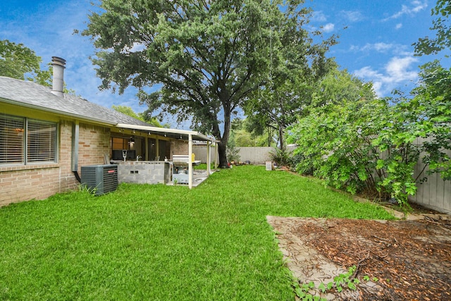 10731 Forest Leaf Dr, Sugar Land, TX 77498 - fenced backyard featuring a patio area