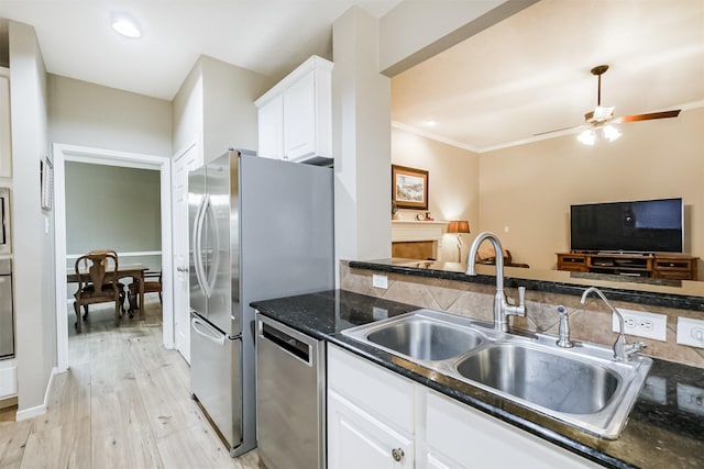13330 Via Torre De Pisa Ln, Cypress, TX 77429 - kitchen featuring stainless steel appliances, white cabinets, light wood-style flooring, crown molding, and a ceiling fan