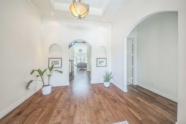 47 Chestnut Meadow Dr, Conroe, TX 77384 - foyer with arched walkways, wood finished floors, and crown molding