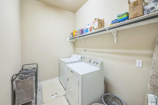 47 Chestnut Meadow Dr, Conroe, TX 77384 - laundry area featuring separate washer and dryer