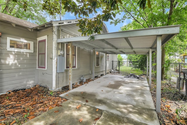 702 Caplin St, Houston, TX 77022 - view of patio / terrace