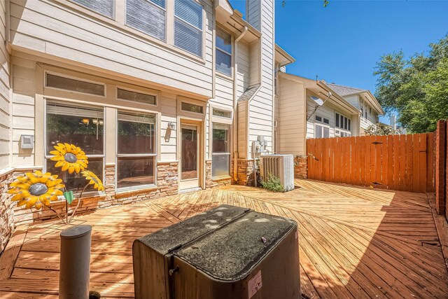 7210 Welshwood Ln, Sugar Land, TX 77479 - wooden terrace with a jacuzzi