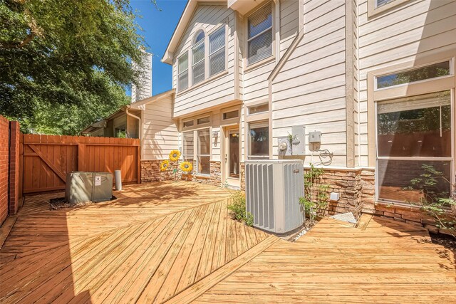 7210 Welshwood Ln, Sugar Land, TX 77479 - view of wooden deck