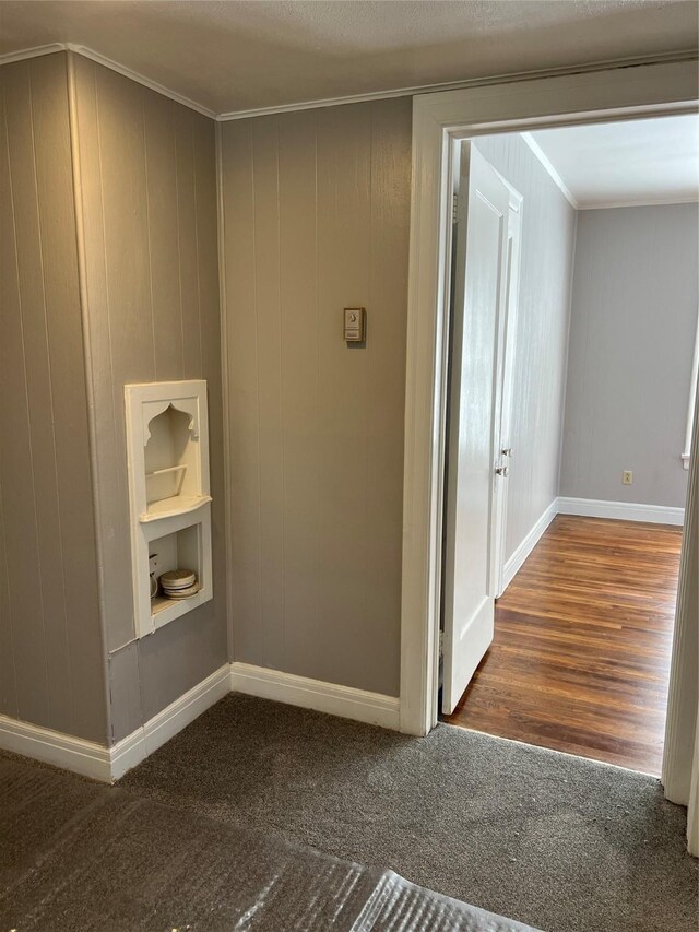 4905 Jackson St, Houston, TX 77004 - corridor with built in features, ornamental molding, and carpet flooring