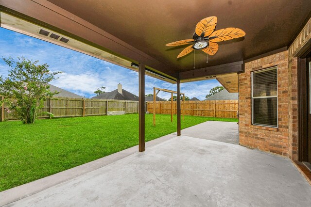204 Audubon Woods Ct, Richwood, TX 77531 - fenced backyard with a patio area and a ceiling fan