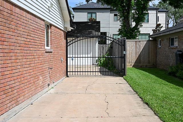 5035 Yarwell Dr, Houston, TX 77096 - view of gate