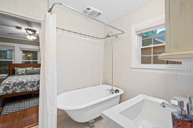 1621 Cherryhurst St, Houston, TX 77006 - ensuite bathroom featuring a sink and a ceiling fan