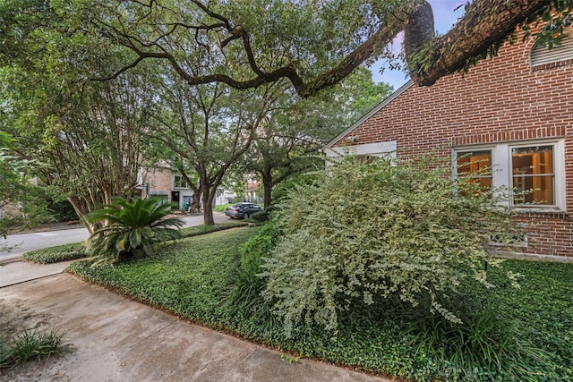 1621 Cherryhurst St, Houston, TX 77006 - view of side of property featuring brick siding
