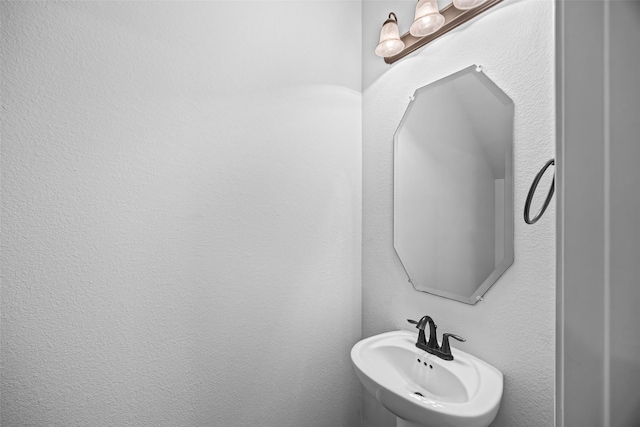 9203 Sasson Blvd, Houston, TX 77044 - bathroom with a sink