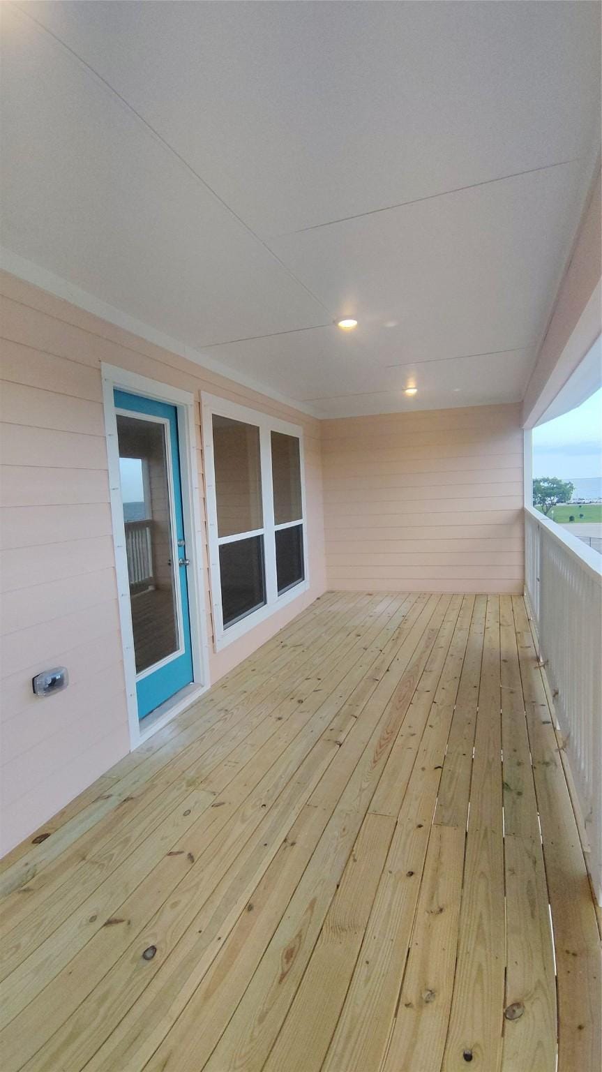 701 Bayshore Dr, La Porte, TX 77571 - view of deck