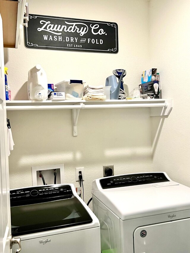 20809 Langworth Pl, Porter, TX 77365 - laundry room featuring independent washer and dryer