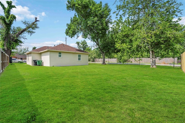 798 Fair St, Houston, TX 77088 - view of yard