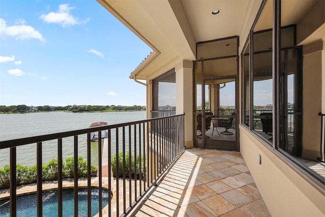 3045 S Island Dr, Seabrook, TX 77586 - balcony with a water view