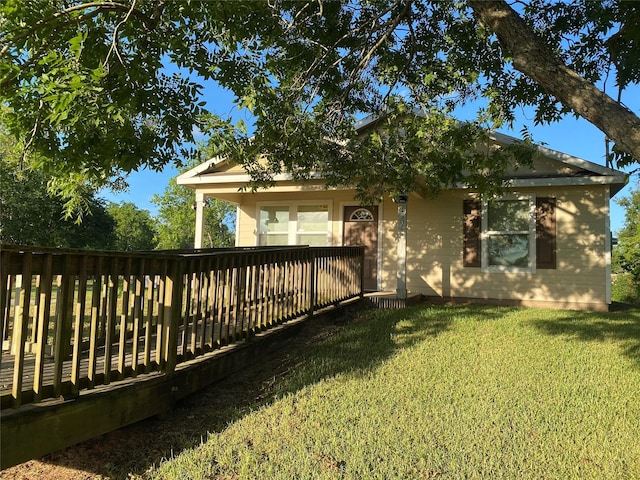 13023 Pleasant Valley Dr, Rosharon, TX 77583 - view of grassy yard featuring a deck