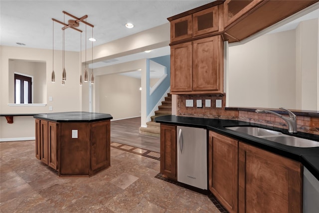 4406 Park Trail Ln, Pasadena, TX 77505 - kitchen featuring dark countertops, backsplash, hanging light fixtures, glass insert cabinets, and recessed lighting