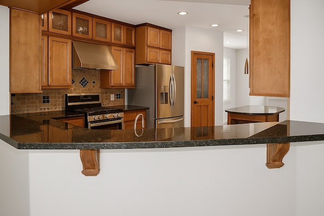 4406 Park Trail Ln, Pasadena, TX 77505 - kitchen with ventilation hood, stainless steel appliances, backsplash, glass insert cabinets, and a peninsula