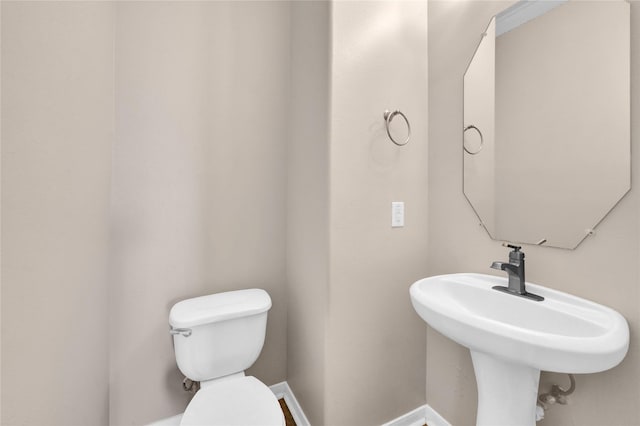 4406 Park Trail Ln, Pasadena, TX 77505 - half bath with toilet and baseboards