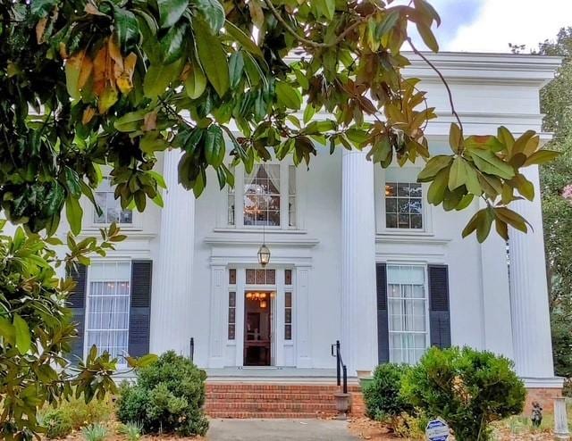 309 E Robert Toombs Ave, Washington, GA 30673 - view of exterior entry